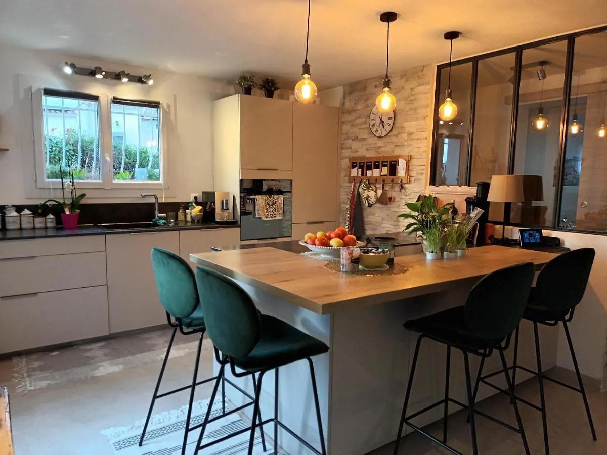 Jolie Petite Suite Cote D'Azur. Frejus Bed & Breakfast